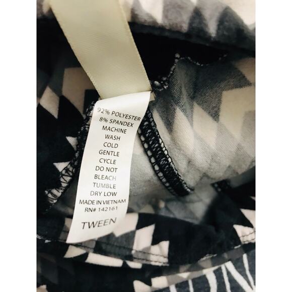 LuLaRoe Girls Tween Size Leggings Black/White Print Soft and Stretchy - Picture 3 of 4